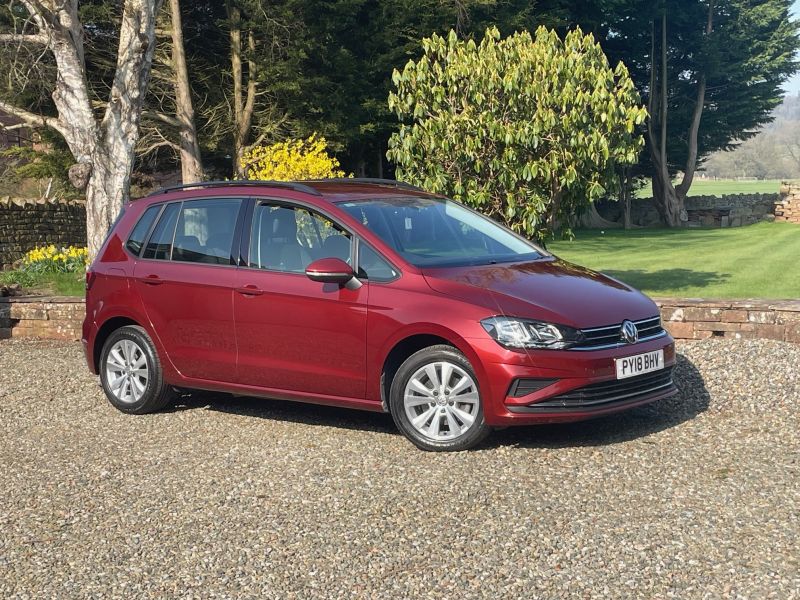 VOLKSWAGEN  Golf