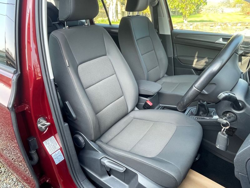 VOLKSWAGEN  Golf