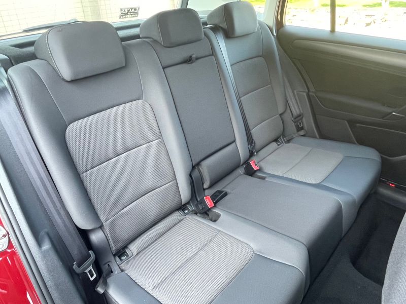 VOLKSWAGEN  Golf