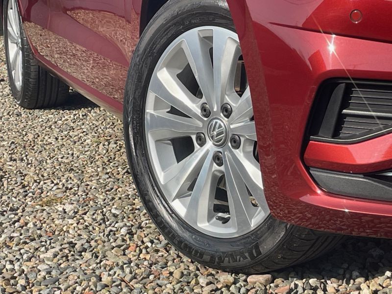 VOLKSWAGEN  Golf